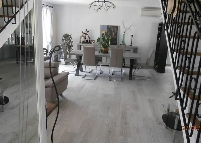 Studio Dans Villa Proche De La Plage